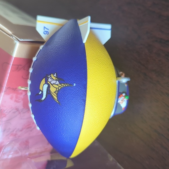 Hallmark Keepsake Ornament NFL Collection Minnesota Vikings NOS 1997 - Picture 4 of 7